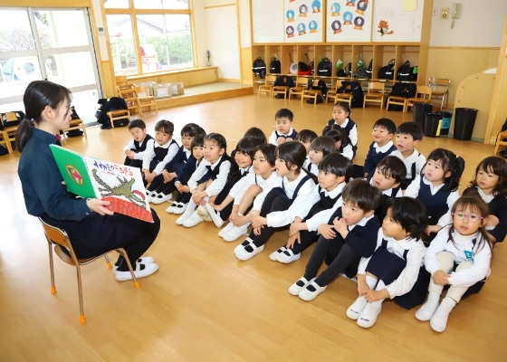 絵本の読み聞かせ